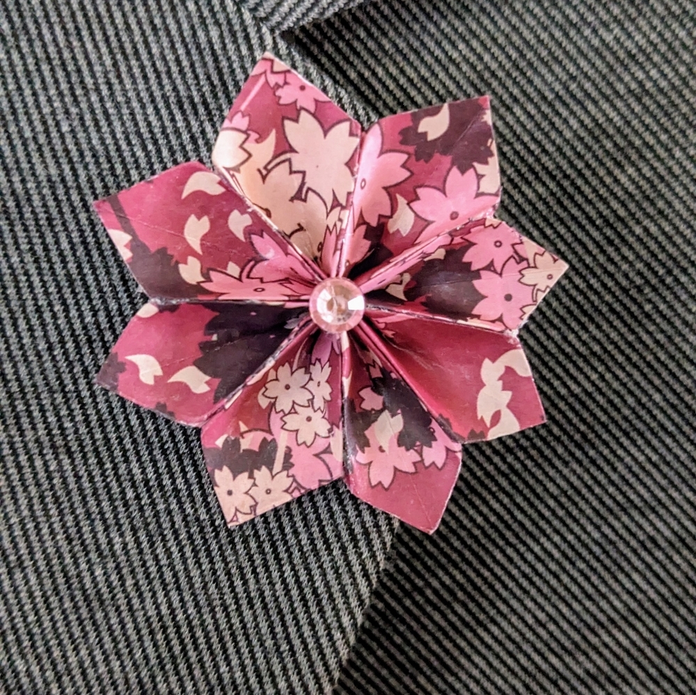 Violet Flower Lapel Pin